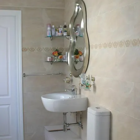 Homestay With Key, Shared Bathroom Wifi